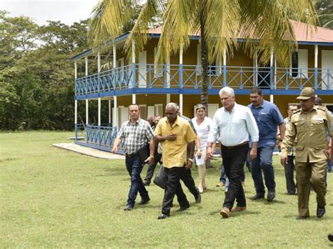 Presidente Cubano Encabeza Visita De Gobierno A Holgu N Fotos