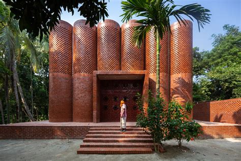 Sthapotik Illuminates Bangladeshi Mausoleum With Deep Skylights