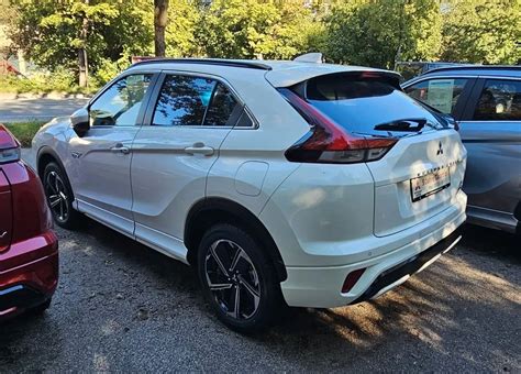 Mitsubishi Eclipse Cross SUV Geländewagen Pickup in Weiß neu in