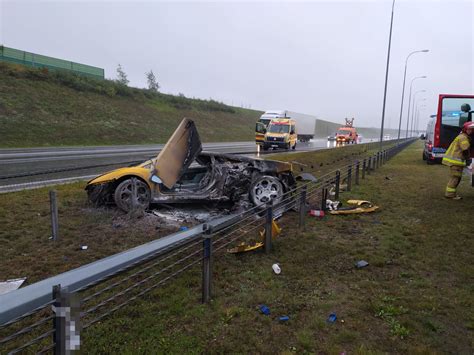 Wypadek Na Autostradzie A Lamborghini Stan O W P Omieniach