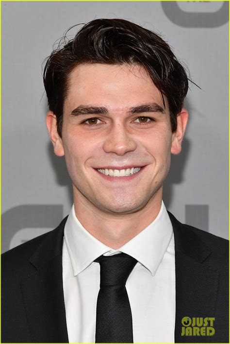 Cole Sprouse Kj Apa And More Riverdale Stars Hit Up Cw Upfronts 2018