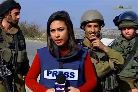 Israeli Soldiers Mock Palestinian Journalist During Live Broadcast