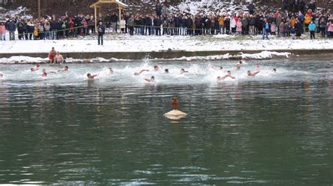 I Ove Godine Na Bogojavljenje Pliva I U Vlasini Plivaju Za Asni Krst