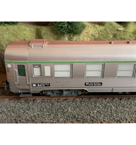 HJ4183 SET DE 2 PIECES VOITURES VOYAGEURS DEV INOX ET WAGON G4 TRAIN DE