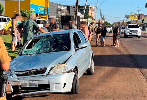 Motorista avança sinal vermelho e provoca grave acidente dois feridos