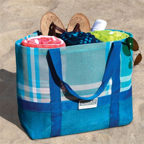 The Sandless Beach Tote - Hammacher Schlemmer