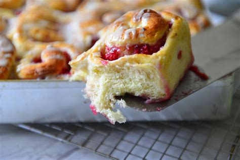 Easy To Make Raspberry Sweet Rolls Recipe Oventales