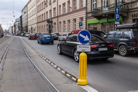 Zmiany ruchu w centrum Krakowa ZIKiT ustawił separatory na Starowiślnej