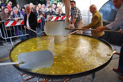 World’s Biggest Omelette Guinness Record set by Italian Cooks | World Most Amazing Records