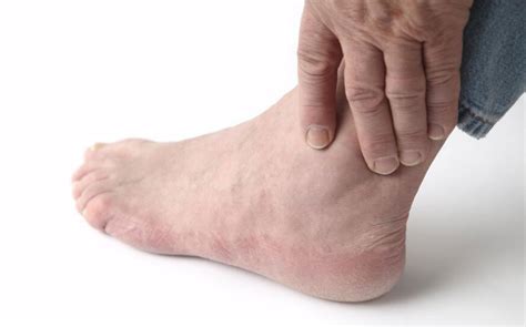 Top Causes of Swollen Ankles - ElderlyTimes.com