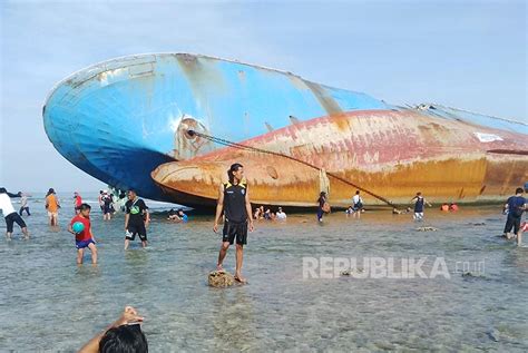 Bangkai Kapal Yang Ditenggelamkan Jadi Obyek Wisata Baru Republika Online