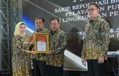 Bupati Serang Beri Penghargaan OPD Dan ASN Berprestasi BANTENTV