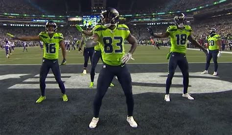 Seahawks celebrate touchdown with New Edition dance moves - Los Angeles ...