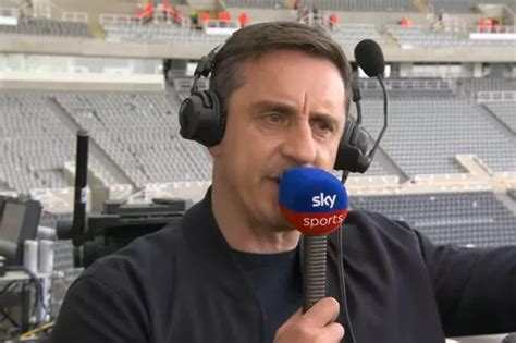 Gary Neville Fumes At Jamie Carragher For Defending The Glazers Know