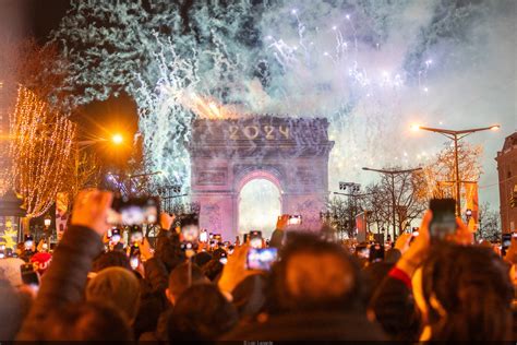 Soirée Du Nouvel An 2025 Aux Champs Elysées Feu Dartifice And Video