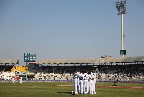 Ben Stokes Addresses The England Huddle After Tea Espncricinfo