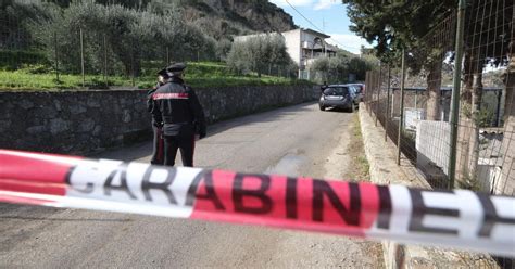 Il Corpo Di Un Neonato Trovato Nel Giardino Di Una Villetta Nel