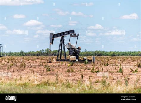 West Texas Oilfields Hi Res Stock Photography And Images Alamy