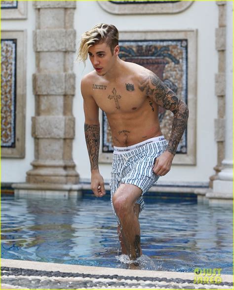 Justin Bieber Goes Shirtless For A Swim At The Versace Mansion Photo