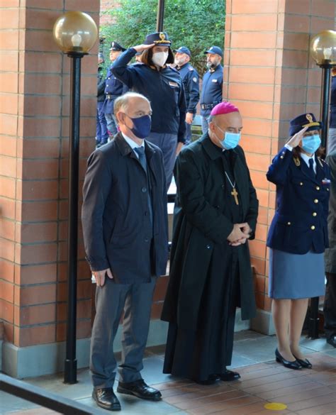 FOTO Della Cerimonia Della Deposizione Di Una Corona Di Alloro Per