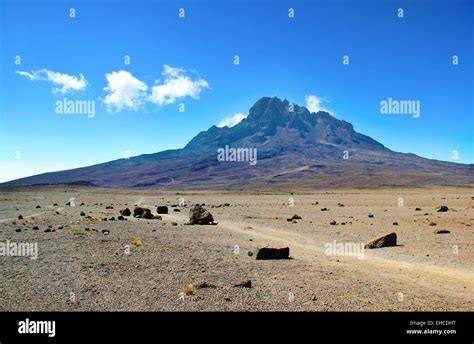 Pico Mawenzi Desde El Desierto Sillin Monte Kilimanjaro Fotograf A De