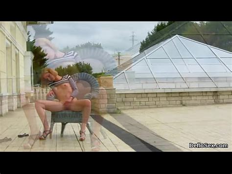 Un doigt de nympho passionné baise le vagin doux jusqu à ce qu elle jouisse XVIDEOS