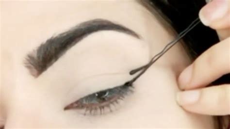 This Genius Bobby Pin Trick Makes Your Eyeliner Even On Both Sides