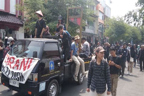 Ribuan Orang Gelar Aksi Demo Di Malioboro Jogja Dukung Putusan