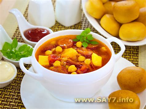 Суп с охотничьими колбасками и нутом