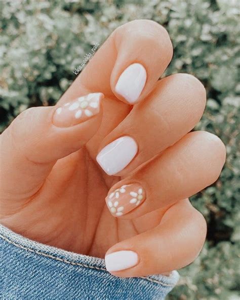 Simple Flower Nail Designs To Celebrate Spring Diy Darlin Short