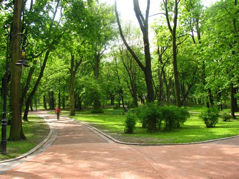 Парк імені Івана Франка: Львів, вулиця Соломії Крушельницької, 11 ...