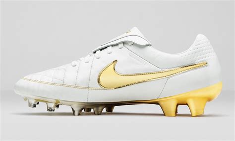 Nike Tiempo Ronaldinho Returns - "Touch of Gold" | Soccer Cleats 101