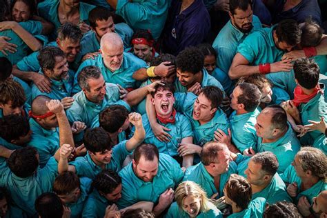 Los Castellers De Vilafranca Cargan Un In Dito Nou De Nou Amb Folre