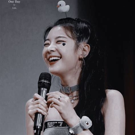 Itzy Icon 리아 Pins Mxrcuriie101 Itzy Kpop Aesthetic