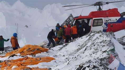 Zahl Der Todesopfer Am Mount Everest Steigt Auf F Nf