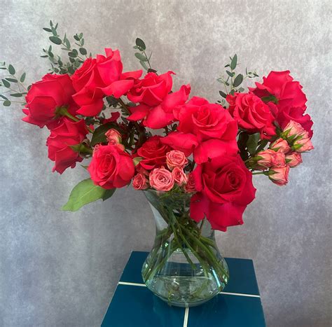 Hot Pink Roses + Spray Roses – sweettflowers