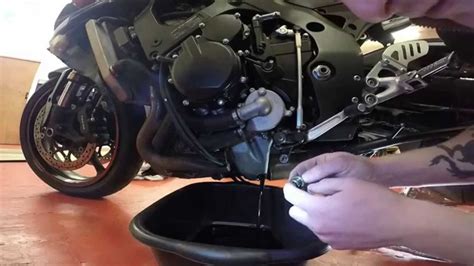 How To Change Oil And Filter On 2006 Suzuki GSXR 600 K7 YouTube