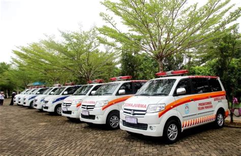 Pemkab Kubu Raya Serahkan Delapan Unit Mobil Ambulans Program