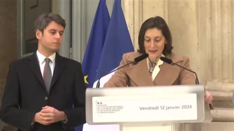 Suivez en direct la passation de pouvoir entre Gabriel Attal et Amélie