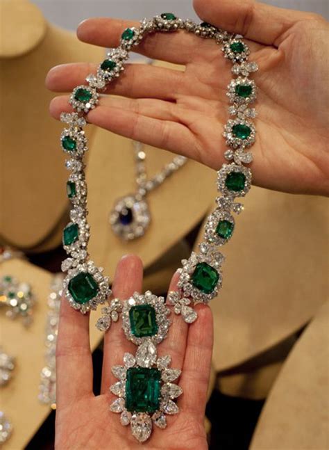 Elizabeth Taylor's Jewellry go Under the Hammer at Christie’s ...