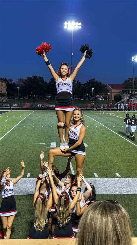 Pin By Jailyn Santiago On Pins By You Cheer Stunts Cheerleading