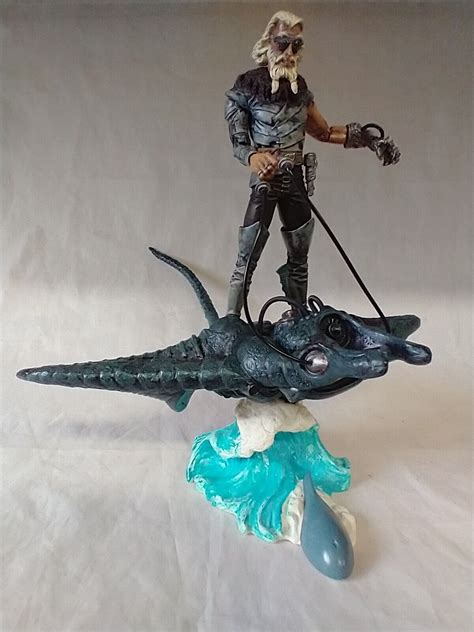 Mezco 20000 Leagues Under The Sea Wave Rider Nemo Figure W