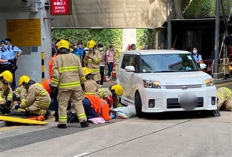 香港仔女子捱私家車撞雙腳慘遭捲入車底 消防合力抬車救出送院 港澳新聞 時事焦點 公仔箱論壇 Powered By Discuz