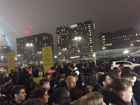 Queues Form An Orderly Queue: Recreating The Perfect Instagram Photo