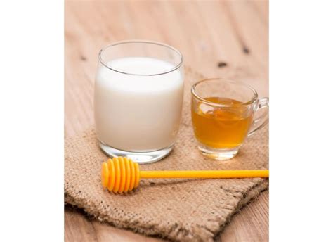 10 Benefits Of Milk With Honey You Should Know About