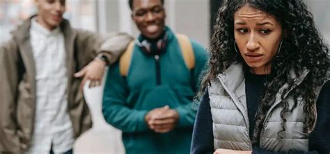 Comprendre les raisons qui poussent un homme à se sentir intimidé par