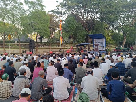 Ribuan Warga Muhammadiyah Salat Iduladha Di Jalan Pahlawan Suara Surabaya