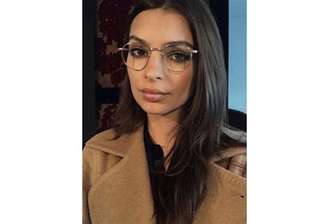 The Best Makeup Tips for Glasses Wearers