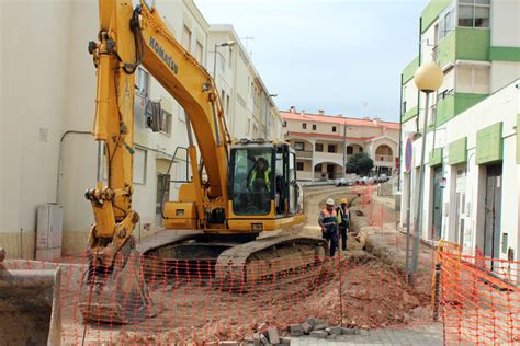 Corte de trânsito na Rua General Humberto Delgado CM Sesimbra