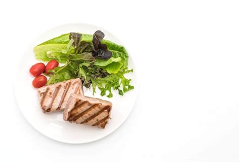 Premium Photo | Tuna steak with salad